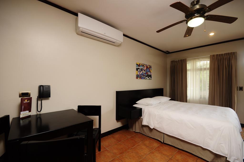 Hotel Colono Beach Коко Екстериор снимка
