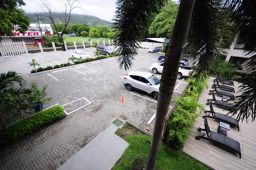 Hotel Colono Beach Коко Екстериор снимка